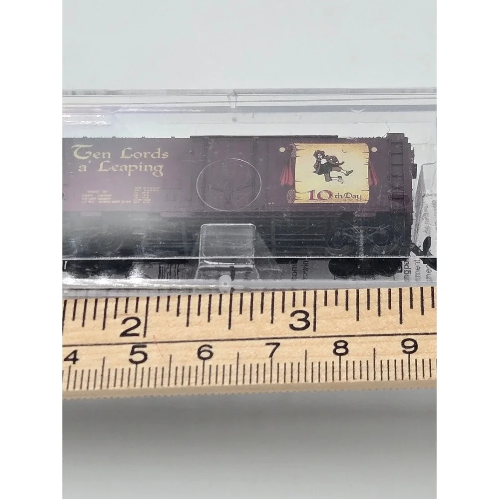 Micro-Trains Z Scale Twelve Days of Christmas Ten Lords a Leaping  50200401